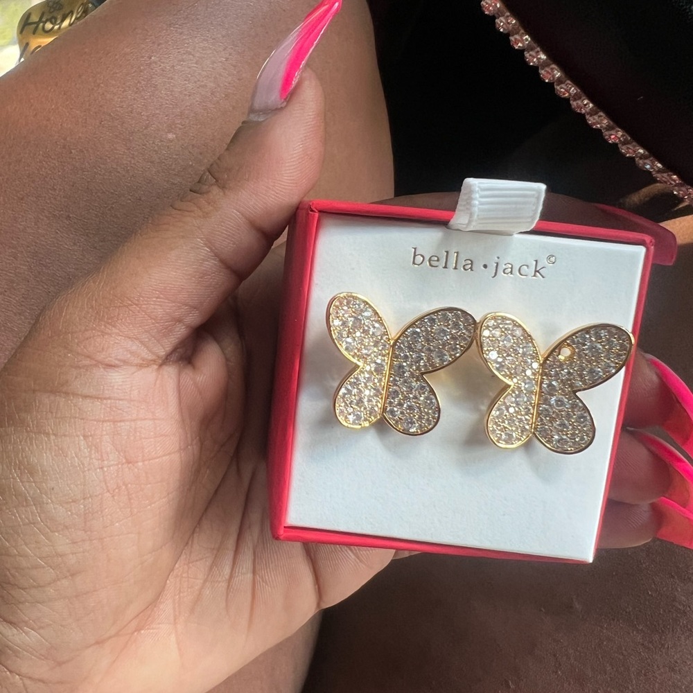 Butterfly earrings half prices. One diamond is missing